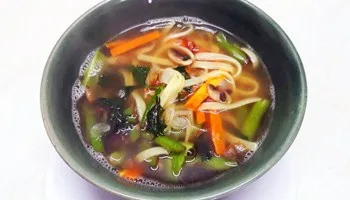 蔬菜面条汤